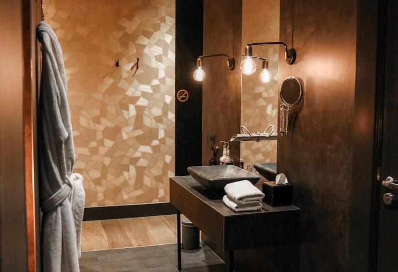 Люкс, Manzo's Suites