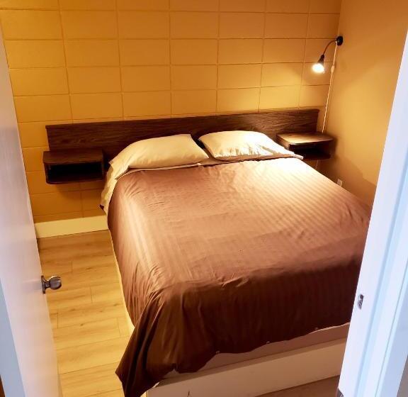 استودیوی استاندارد با تخت دو نفره بزرگ, Above Tide Motel