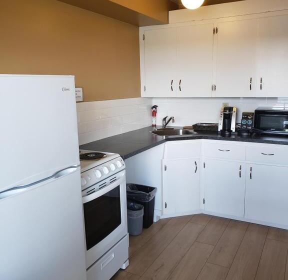 استودیوی استاندارد با تخت دو نفره بزرگ, Above Tide Motel
