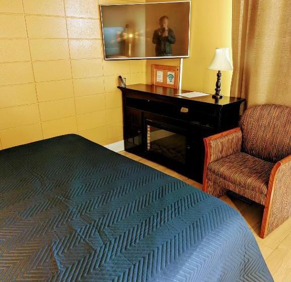 סוויטה עם מיטת קווין, Above Tide Motel