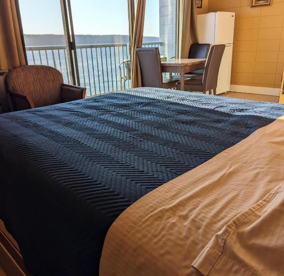 סוויטה עם מיטת קווין, Above Tide Motel