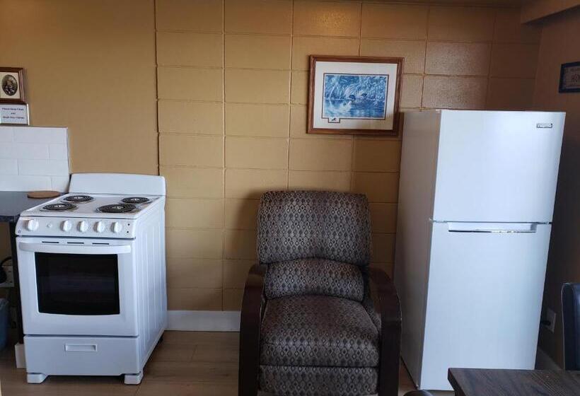 Suite Queen Bed, Above Tide Motel
