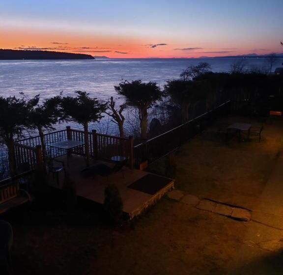 סוויטה עם מיטת קווין, Above Tide Motel