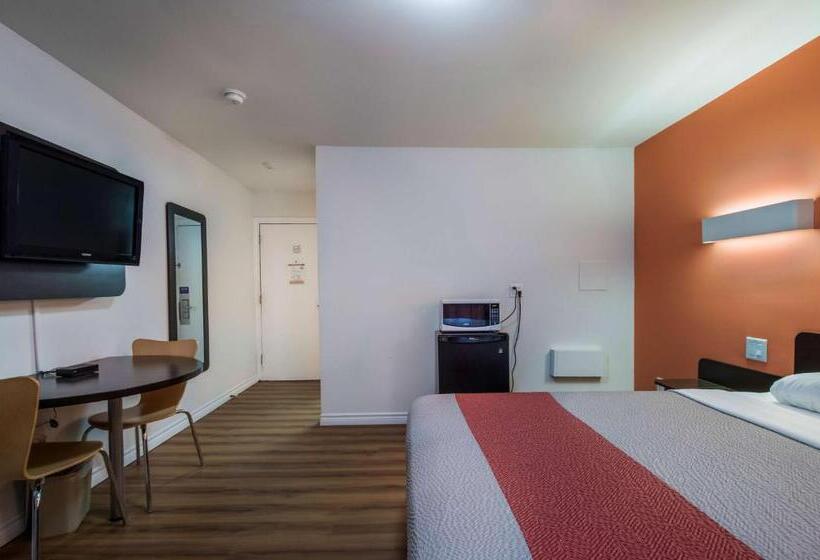 디럭스 룸, Motel 6sudbury, On