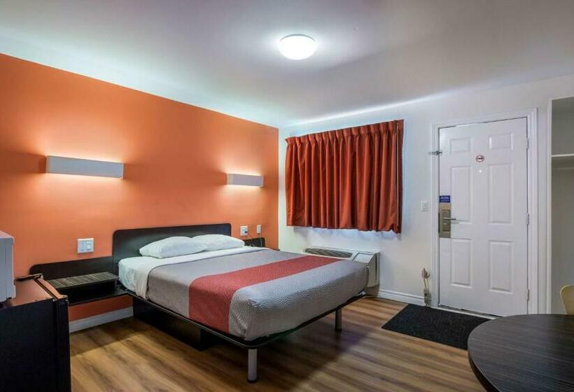 스탠다드 룸, Motel 6sudbury, On