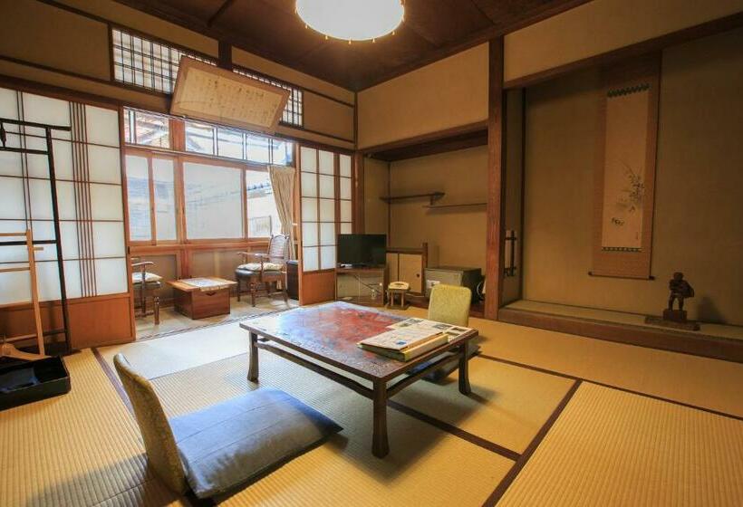 Quarto Basic Banheiro Compartilhado, Fukuzumiro
