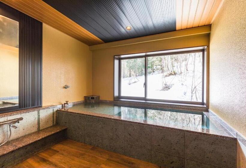 Полулюкс, Tsuta Onsen Ryokan