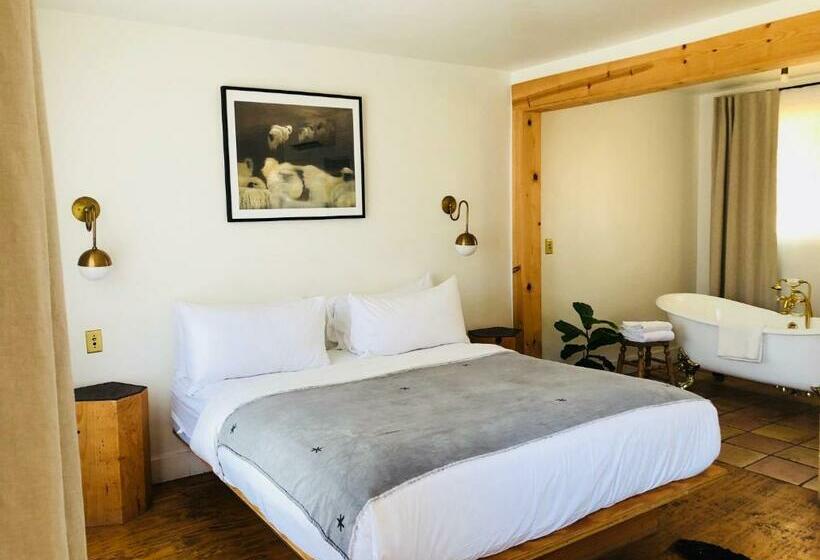Номер Superior, Alamo Motel