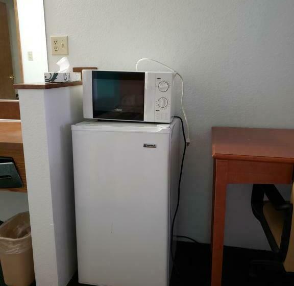 キングサイズベッドのスタンダードルーム, Budget Inn