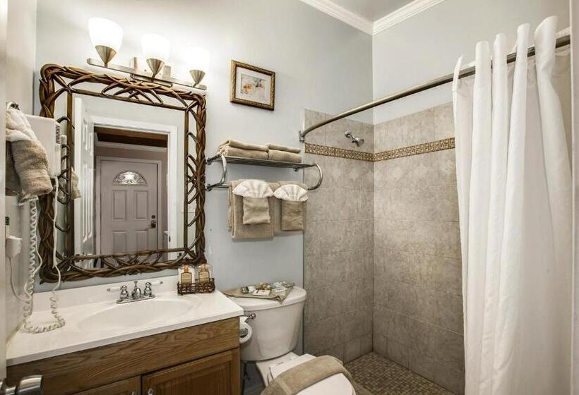 Бунгало Стандарт, Beachwood Condos & Resort