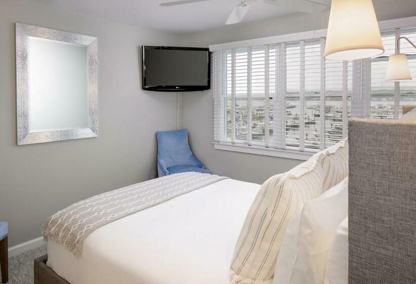 חדר דלוקס, Inn At Harbor Hill Marina