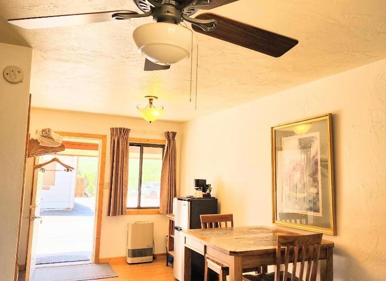 Стандартный Номер Кровать Кинг, Canyon Motel Near Rocky Mountain National Park