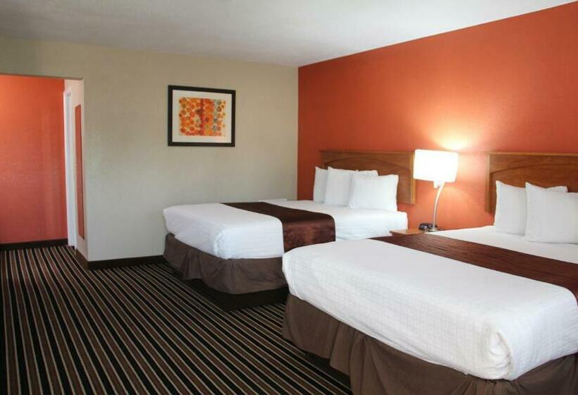 带2个双人床的标准工作室, Westbridge Inn & Suites