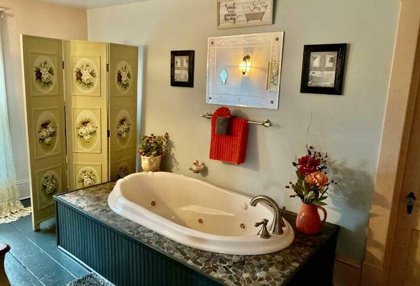 带按摩浴盆的套房, The Bella Ella Bed And Breakfast