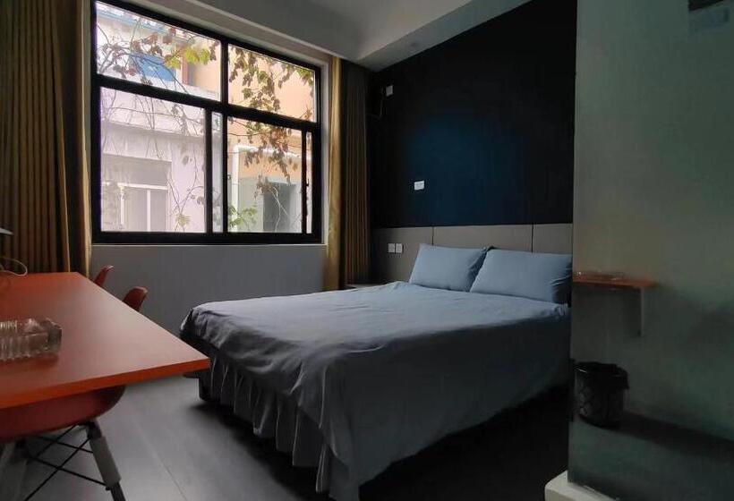 Номер Стандарт, Hongmen Hostel