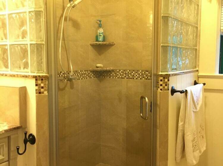 اتاق راحتی, Maureen S Bed & Breakfast