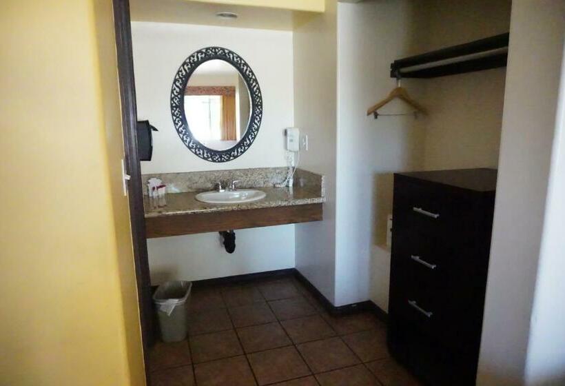 חדר סטנדרט שתי מיטות זוגיות, Casa Bella Inn Downtown La