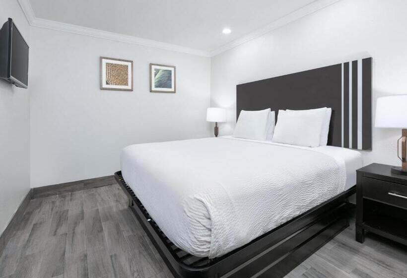 Люкс Кровать Кинг, Ramada By Wyndham Gulfport I 10 Diamondhead
