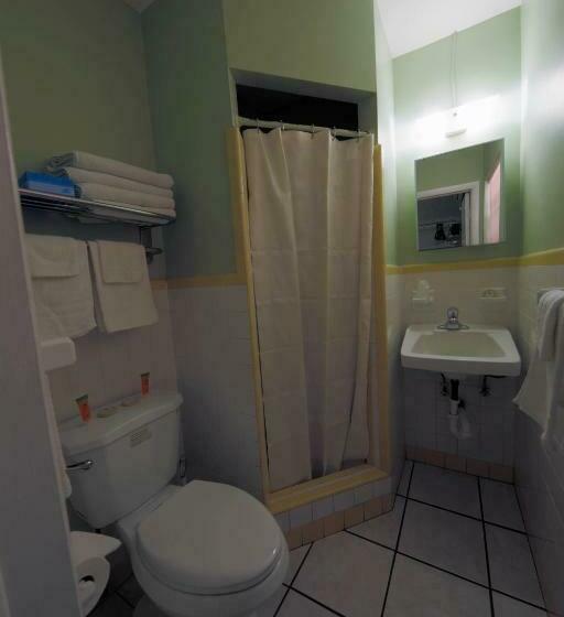 带2个双人床的标准工作室, Sunshine Inn & Suites Venice, Florida