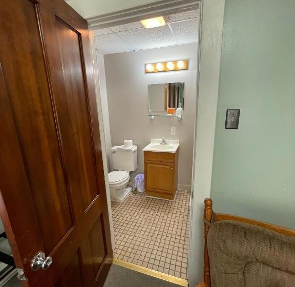 Номер Deluxe, The Colonial Inn & Creamery
