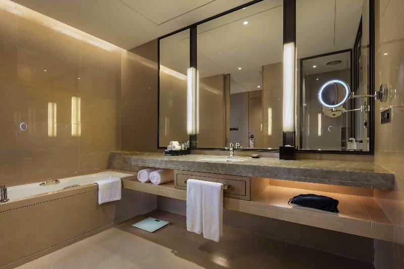 带大床的豪华间, Doubletree By Hilton Hotel Xiamen   Haicang