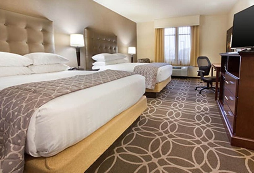 Номер Deluxe, Drury Plaza Hotel Pittsburgh Downtown