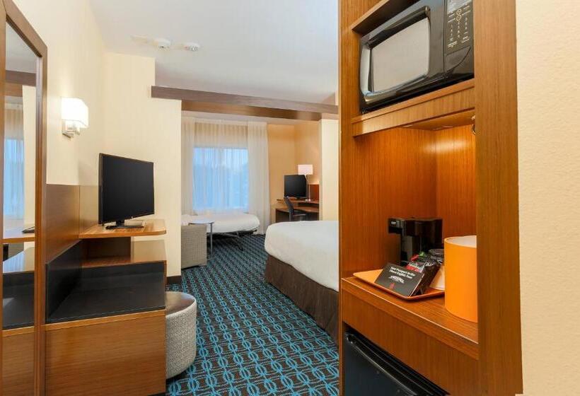 מיטת קינג בסוויטה, Fairfield Inn & Suites By Marriott Cuero