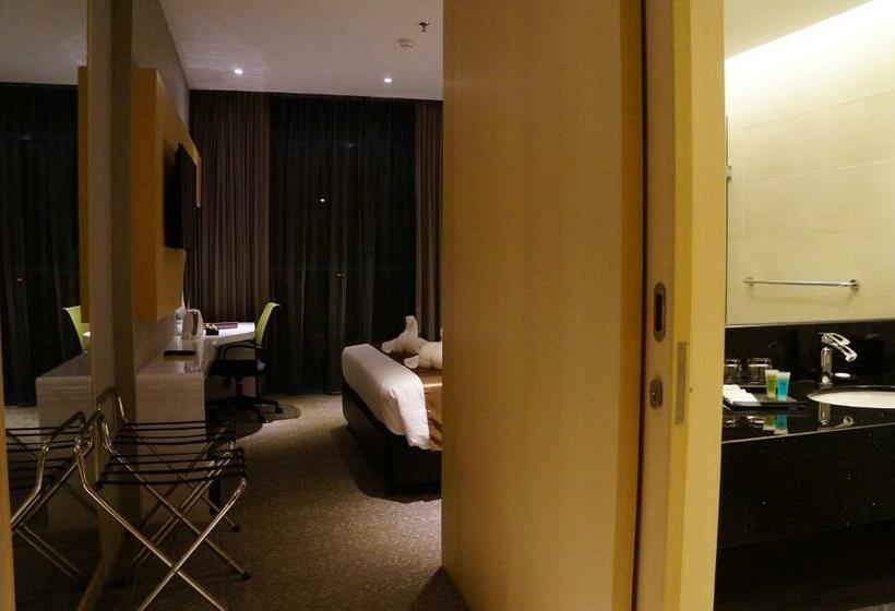 חדר דחוקס עם מיטת קינג, Greens Hotel & Suites
