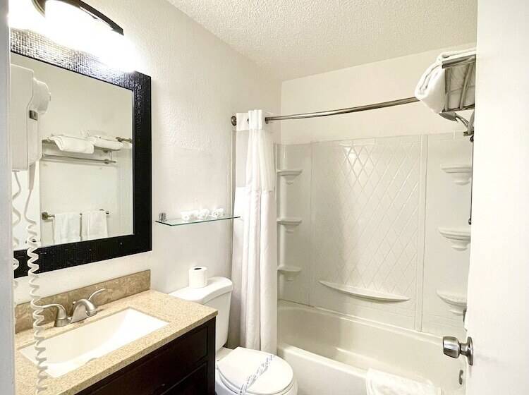 컴포트 스튜디오, Sheridan Suites Apartments
