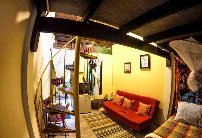 Standard Triple Room with Terrace, Artist S Place Trat