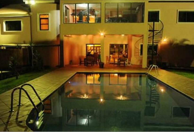 اتاق استاندارد با تخت بزرگ, The Guest House