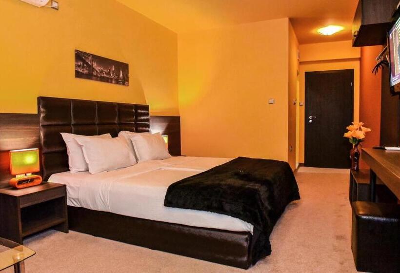 Номер Стандарт с Балконом, Central Guest Rooms