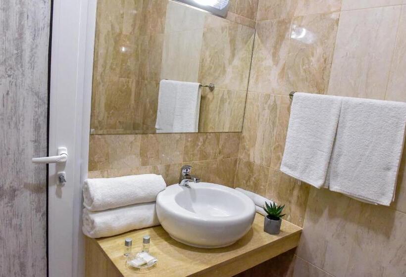 Номер Стандарт с Балконом, Central Guest Rooms