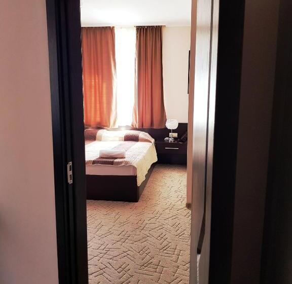 Апартаменты 1 Спальня с Террасой, Central Guest Rooms