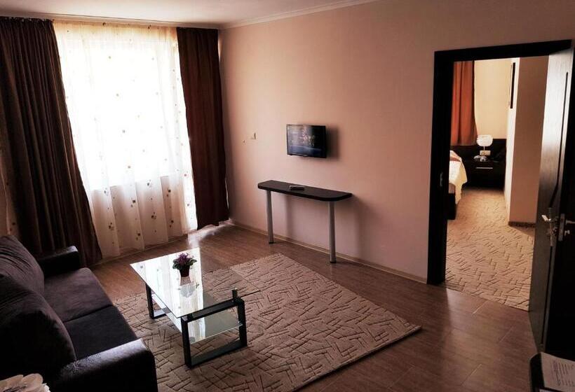 Апартаменты 1 Спальня с Террасой, Central Guest Rooms