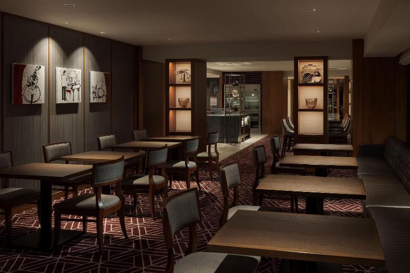 스탠다드 룸, Crossroads Inn & Suites
