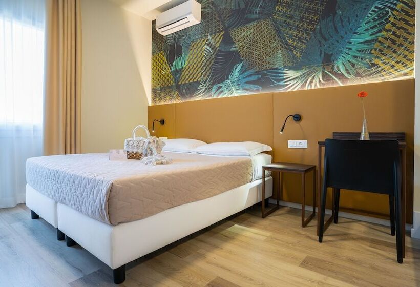 Chambre Triple Standard avec Balcon, Suez