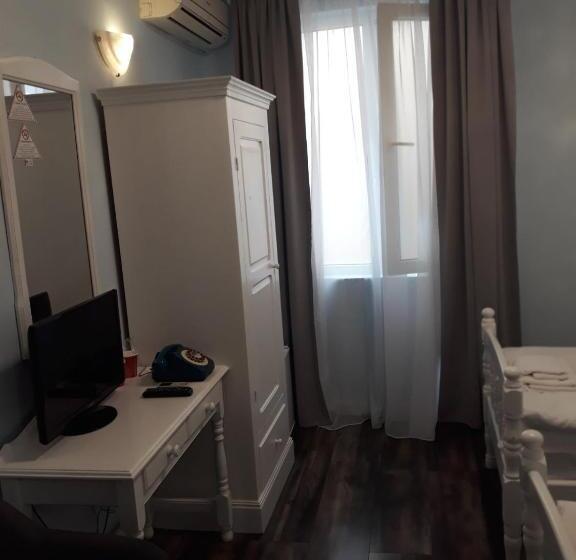 스탠다드 룸, Three Dolphins Hotel With Rooftop Terracе