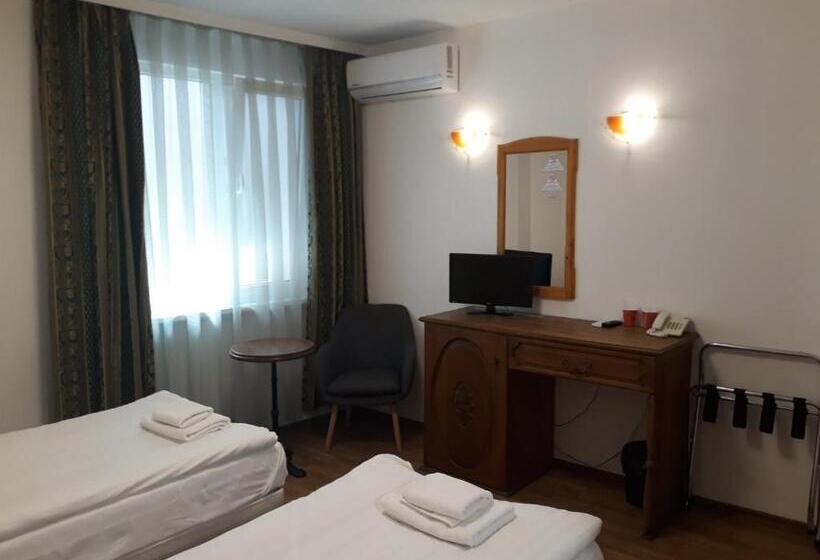 스탠다드 룸, Three Dolphins Hotel With Rooftop Terracе