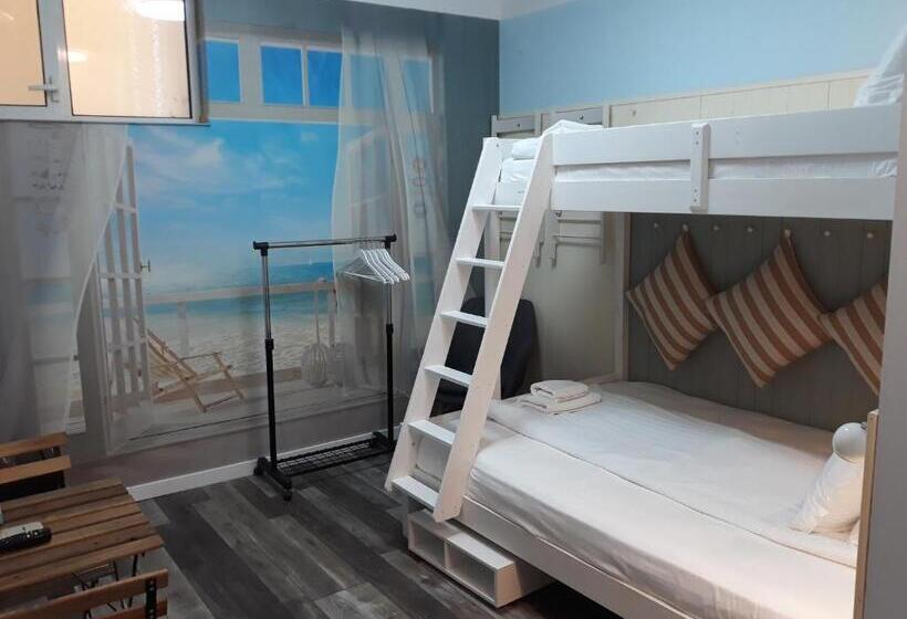 패밀리 룸, Three Dolphins Hotel With Rooftop Terracе