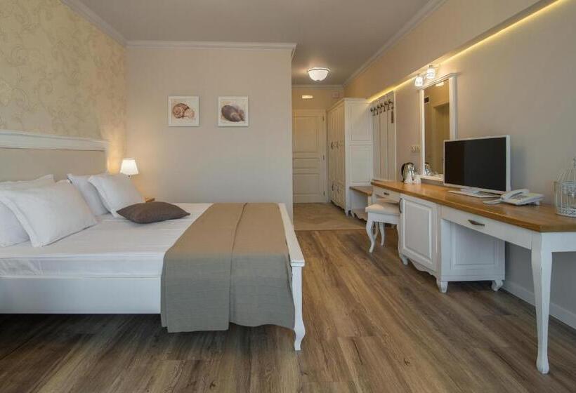 Номер Стандард Боковой Вид на Море с Балконом, Sunny Castle Hotel   All Inclusive And Free Parking