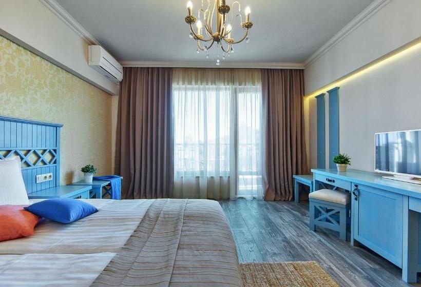 Семейные Апартаменты, Sunny Castle Hotel   All Inclusive And Free Parking