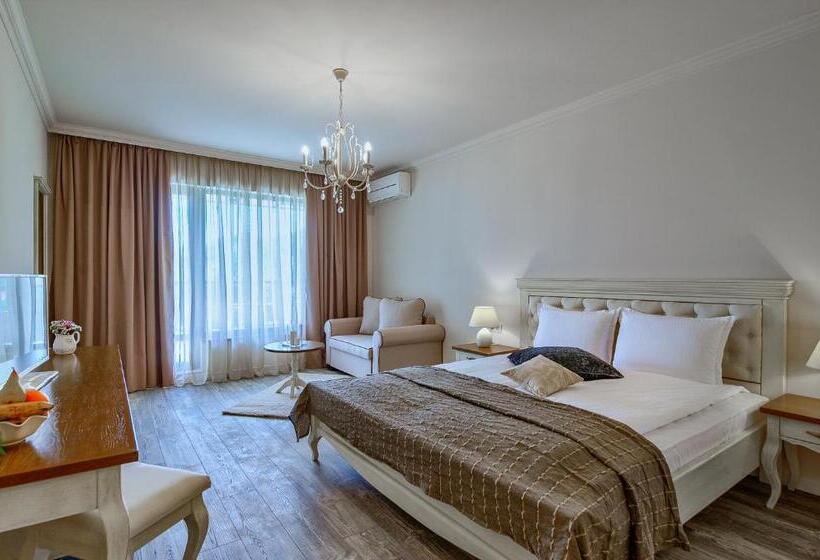 Семейные Апартаменты, Sunny Castle Hotel   All Inclusive And Free Parking