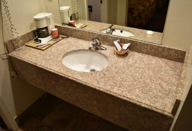 Стандартный Номер Кровать Кинг, Travelodge By Wyndham Farmington