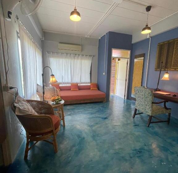Семейный Номер, Golden Mango House