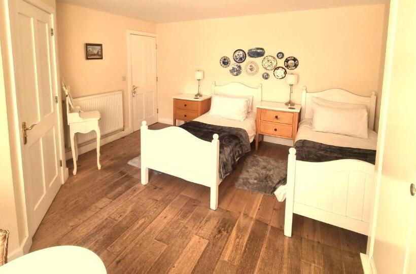 Номер Стандарт, Oak Tree Rooms Ltd