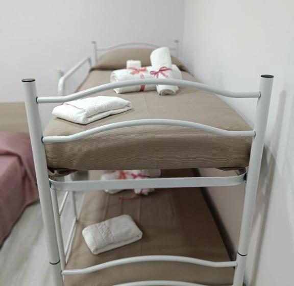 اتاق استاندارد سه نفره, B&b Palmaviola