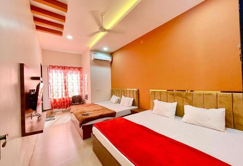 غرفة قياسية رباعية, Tirupati Inn ! Ujjain ! होटल तिरूपति इन తిరుపతి ఇన్ హోటల్ திருப்பதி இன் ஹோட்டல்fully Air Conditioned