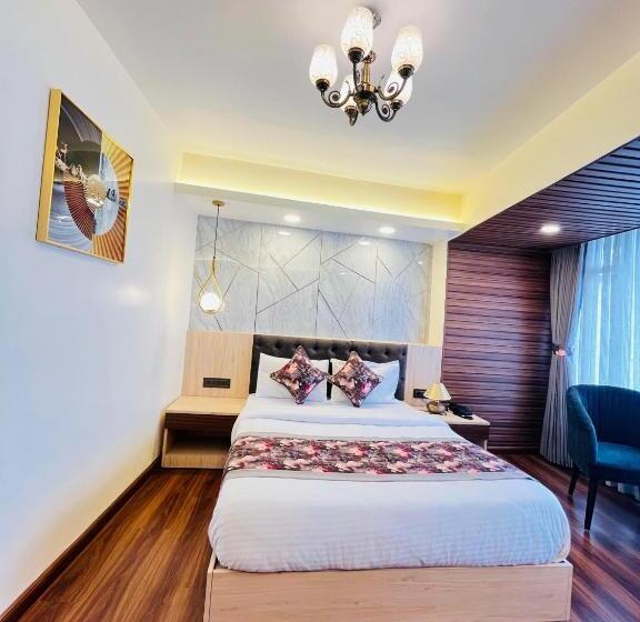 Quarto deluxe, Broadway Boutique Mall Road Darjeeling   A Luxury Collection   Best Seller