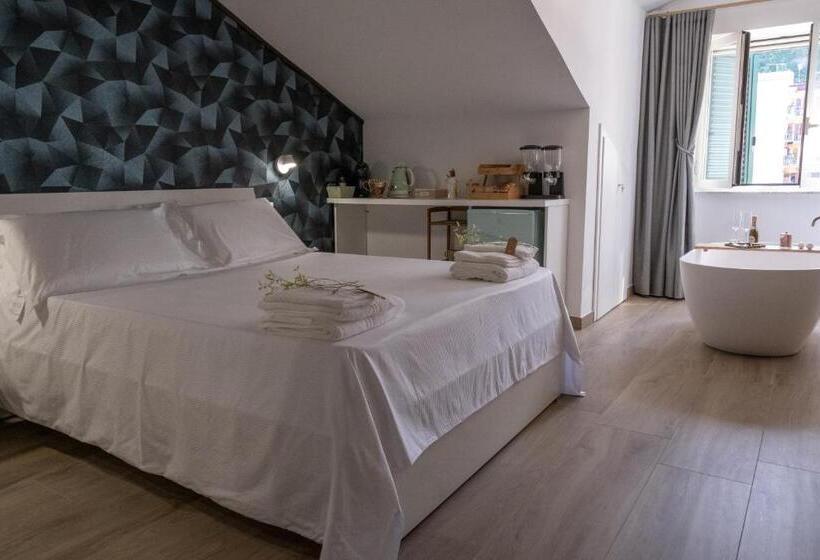 Camera Deluxe, Coraline Deluxe Rooms